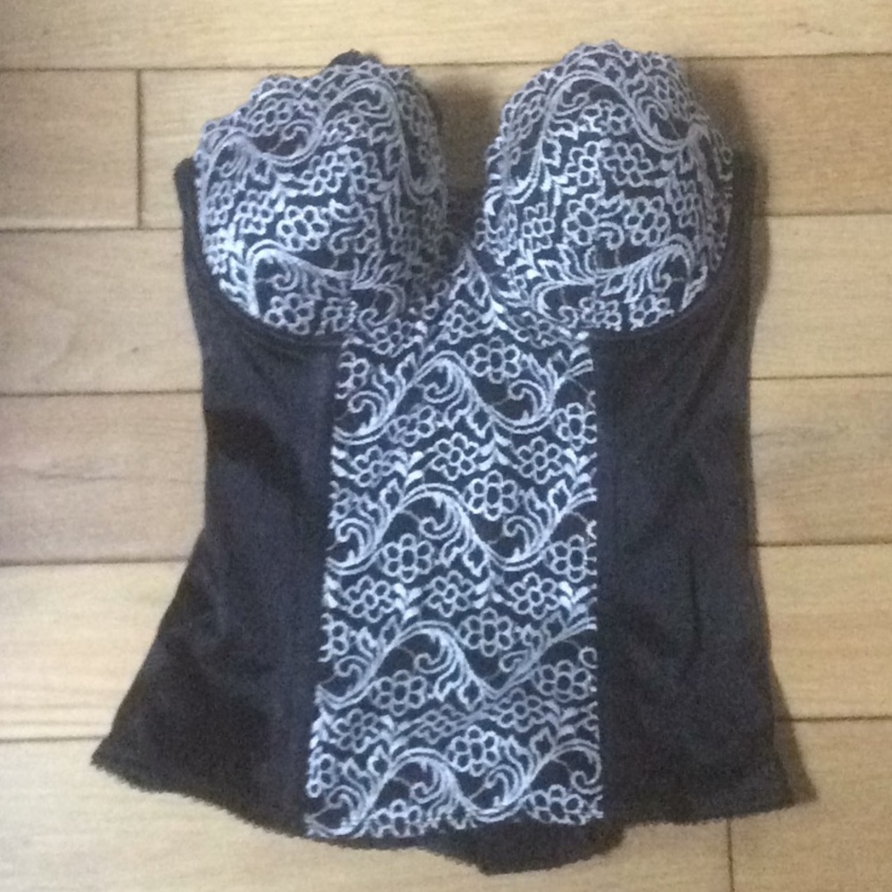 Like new black & cream colored bustier size 38C